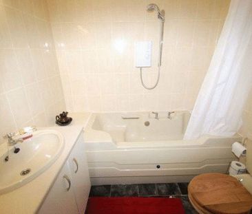 1 bedroom retirement property to rent - Photo 3