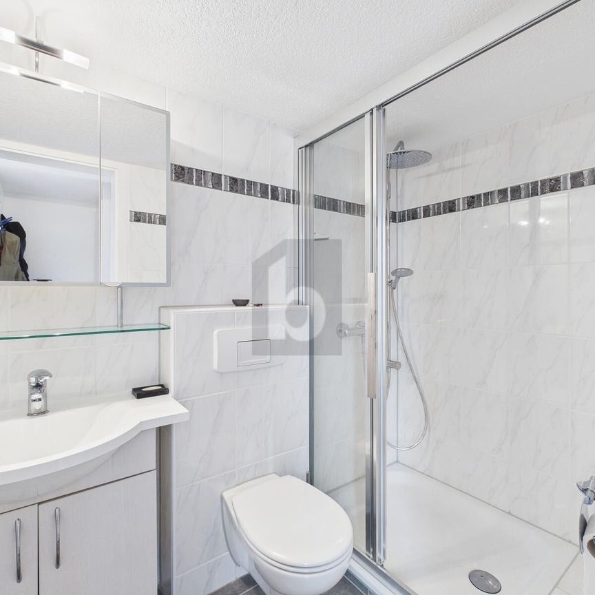 FRISCH RENOVIERT MIT GARTENSITZPLATZ! - Photo 1