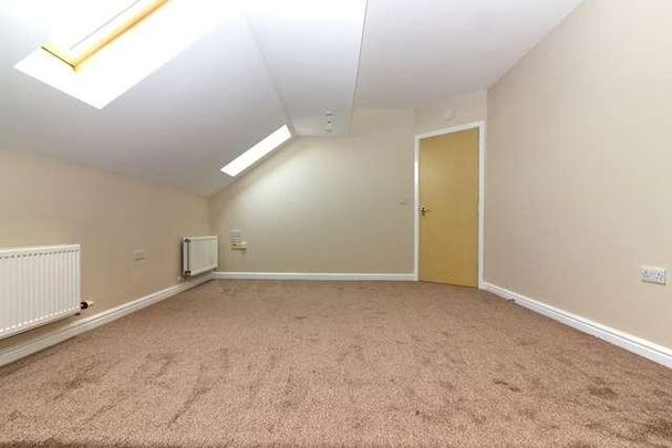 Wolverton - Double Bedroom Penthouse Close To Station, MK12 - Photo 1