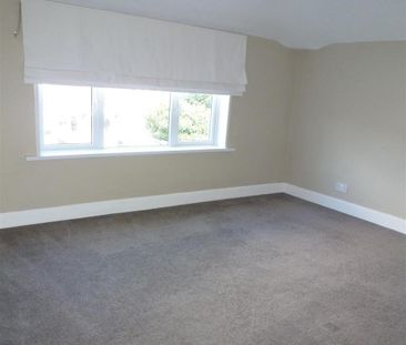 2 bedroom end of terrace house to rent - Photo 5