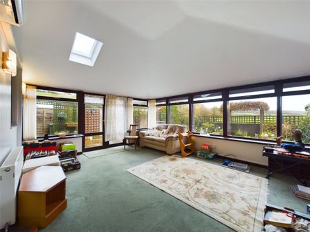 4 Bed Detached house For Rent - Photo 2