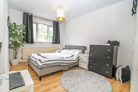 2 bedroom semi-detached house to rent - Photo 4