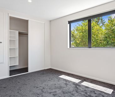 Modern Two-bedroom Townhouse with Off-Street Park - Photo 4