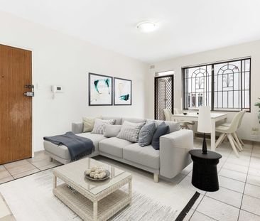 Large Two-Bedroom Apartment in Boutique Block - Photo 1