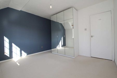 2 bed Semi-Detached for rent - Photo 4