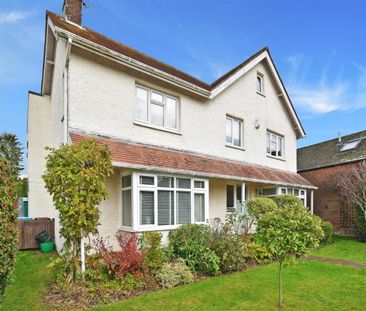 4 bedroom detached house to rent - Photo 2