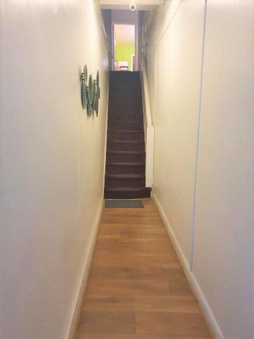 1 bedroom in a flat share to rent - Photo 3