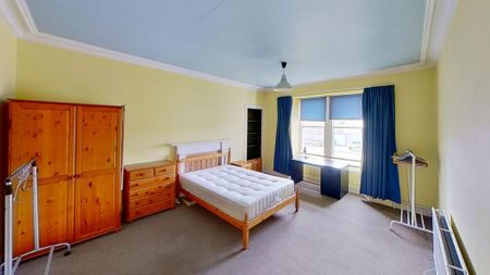 3 bedroom flat to rent - Photo 3