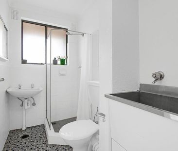 North facing apartment with sunlit balcony - Photo 5