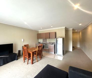 Flat Bush, large apartment - Photo 6