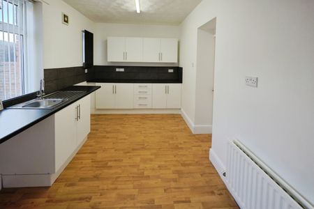 2 bedroom House To Let - Photo 4