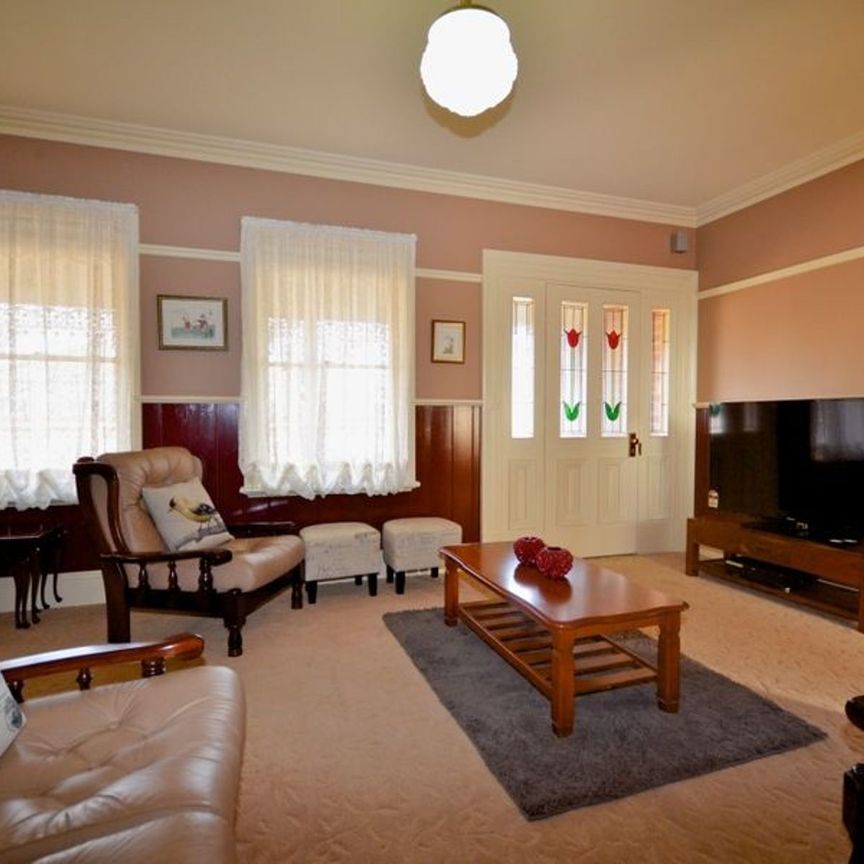 FULLY FURNISHED - CONTACT AGENT FOR AVAILABILITY - Photo 1