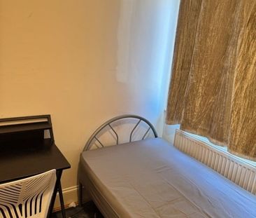 Room in a Shared House, Northumberland Road, E17 - Photo 2