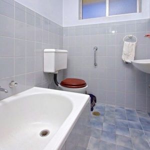 Neat & Tidy Two Bedroom Unit - Photo 3