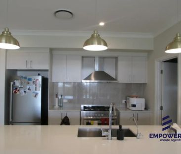 “Modern Family Home For Rent in a Prime Location – Spacious, Stylis... - Photo 4