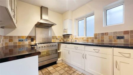 2 bedroom maisonette to rent - Photo 3