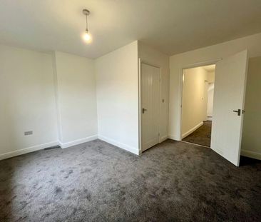 Terraced House to rent on - Photo 6