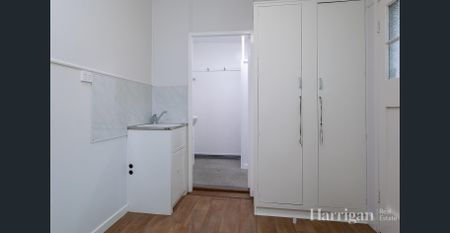 Spacious Windsor Gem - Photo 5