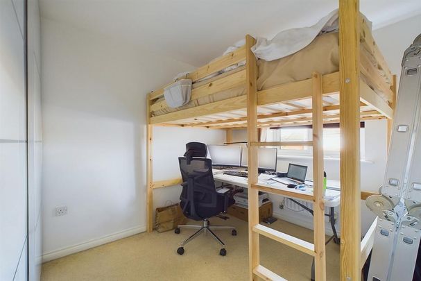 3 bedroom end of terrace house to rent - Photo 1