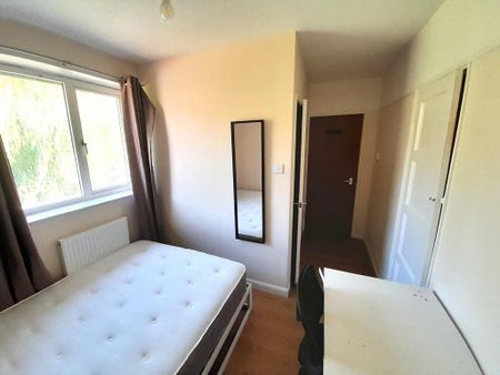 5 bedroom semi-detached house to rent - Photo 2