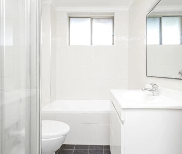 Conveniently Located & Refurbished Two Bedroom Apartment - Photo 5