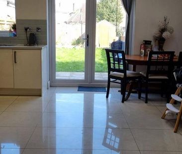 4 bedroom semi-detached house to rent - Photo 4