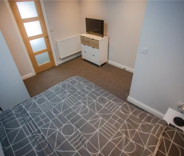 1 bedroom in a house share to rent - Photo 6