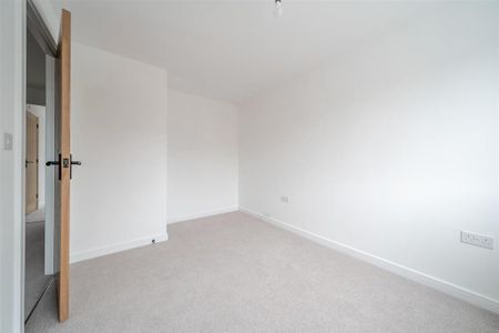 2 bedroom end of terrace house to rent - Photo 4