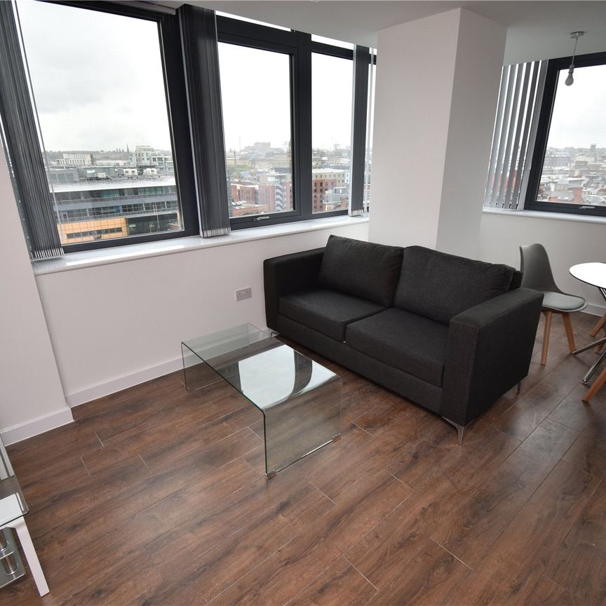 2 bedroom Flat To Rent - Photo 1