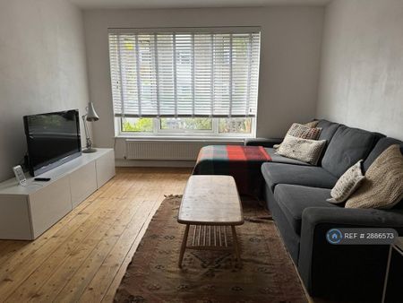 3 bedroom semi-detached house to rent - Photo 4