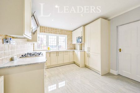1 bedroom flat to rent Stanley Lodge - Photo 3