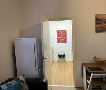 Room 2: 108A High Street, Godalming, GU7 1DW - Photo 6