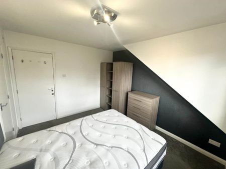 Stanhope Drive (room 5), Horsforth, Leeds - Photo 2