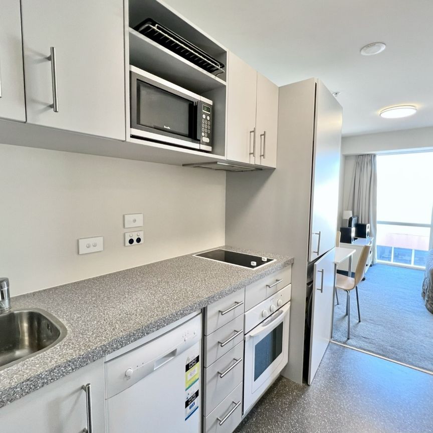 Studio Apartment in Peak - Photo 1