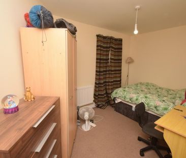 3 bedroom apartment to rent - Photo 2