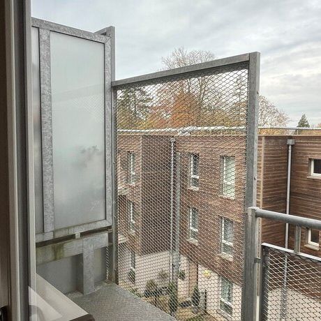 Secteur Mézières, situé au 2ème et dernier étage d'un immeuble sécurisé, disponible à la location un appartement de type 5 en dupex de 99m² comprenant : - Photo 1