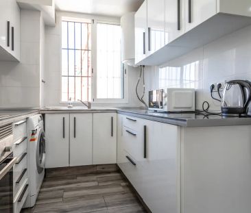 Room in a shared 5-bedroom apartment for rent in L'Illa Perduda. - Photo 1