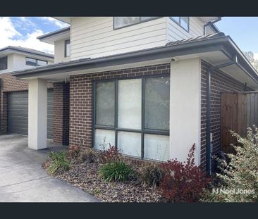 Stylish, Spacious & Perfectly Positioned in the Heart of Ringwood - Photo 2