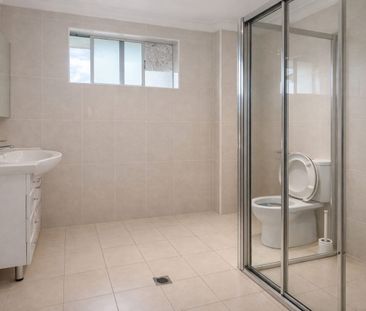 Quiet & Spacious 2-Bedroom Full Brick Unit – Walk to Hurstville Sta... - Photo 6