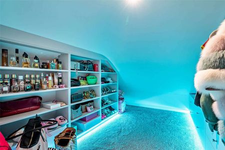 An exceptional architect designed residence set within a 0.75 acre plot, enjoying far-reaching countryside views and offering 3156 sq ft of contemporary living through. - Photo 4