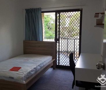 Two bedroom furnished apartment , walk to UQ St lucia campus - Photo 1