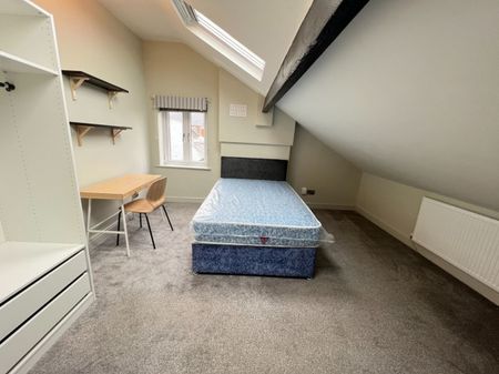 References Pending - 2 bed Apartment - Photo 3