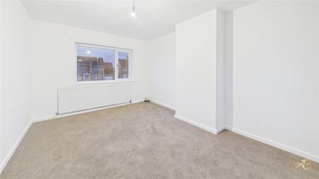 2 Bedroom Terraced - Photo 2