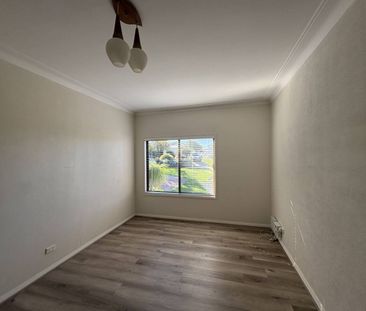Large Family Home in Central Location - Photo 3