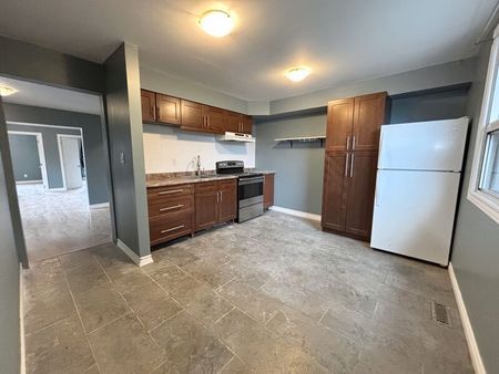 $1,599 / 2 br / 1 ba / 518 Cannon St E unit 2 - Photo 3