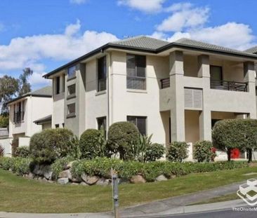 Spacious 4-Bedroom Home + Separate Studio in location - Photo 1