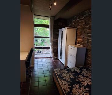 Leasing in Notting Hill, 5BR, with Solar panel! - Photo 2