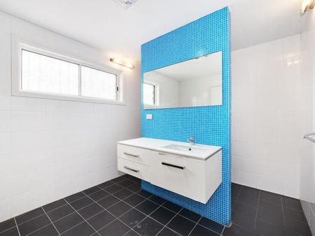 ONE BEDROOM APARTMENT WITH OVERSIZED BALCONY! - Photo 4