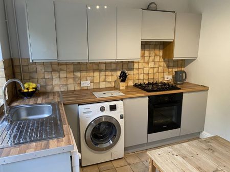 1 bedroom in a house share to rent - Photo 4