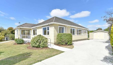 Spacious 6 Bed 3 Bath double garage house - Photo 5